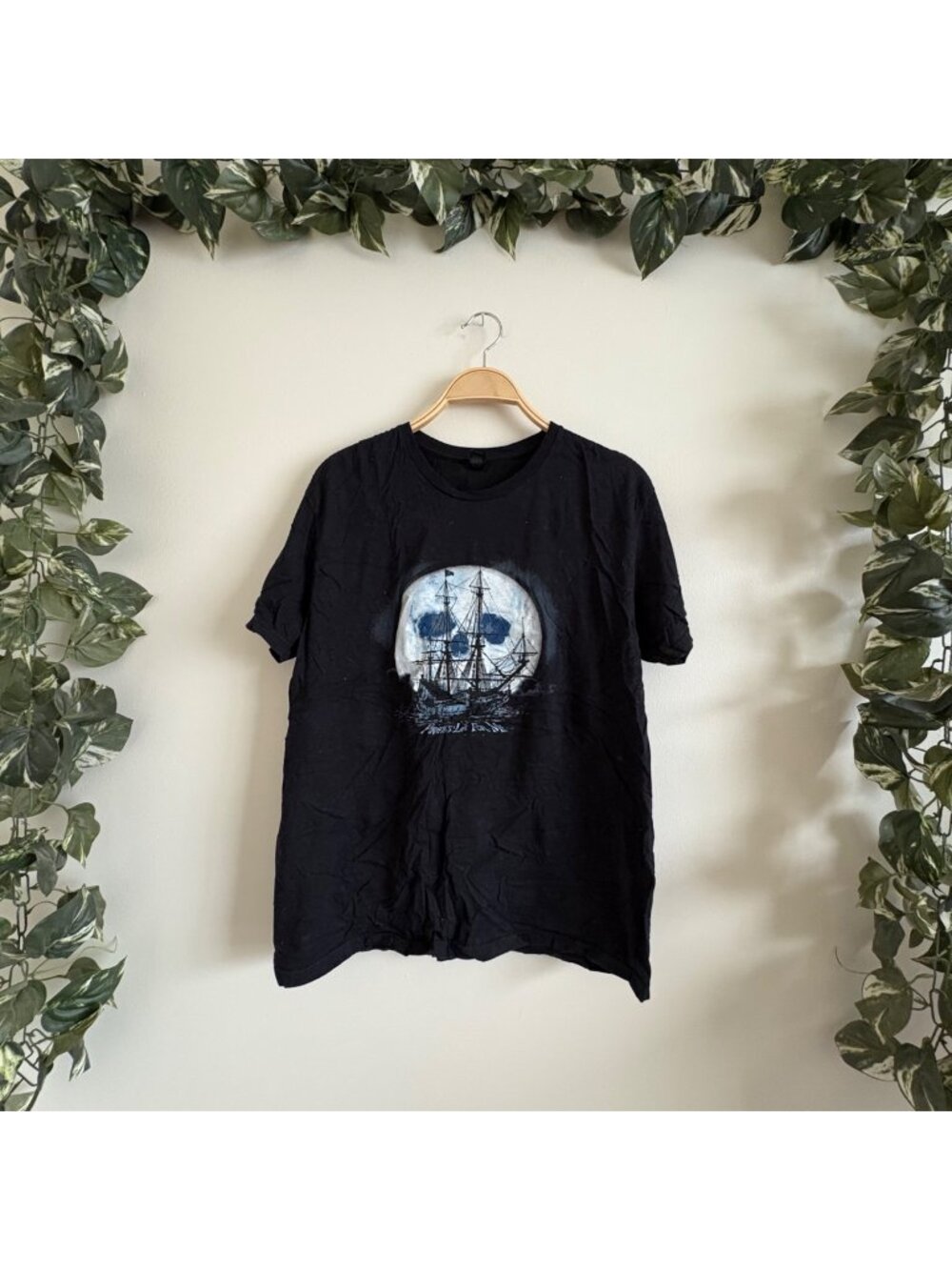 Gildan Softstyle Disney Park Pirates Of The Caribbean Graphic Shirt Men’s Size L